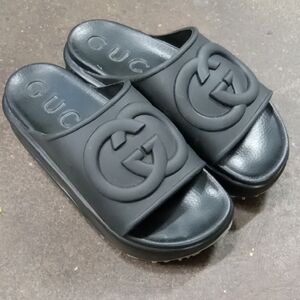 Gucci Black Rubber Platform Embossed Logo Slides 8½